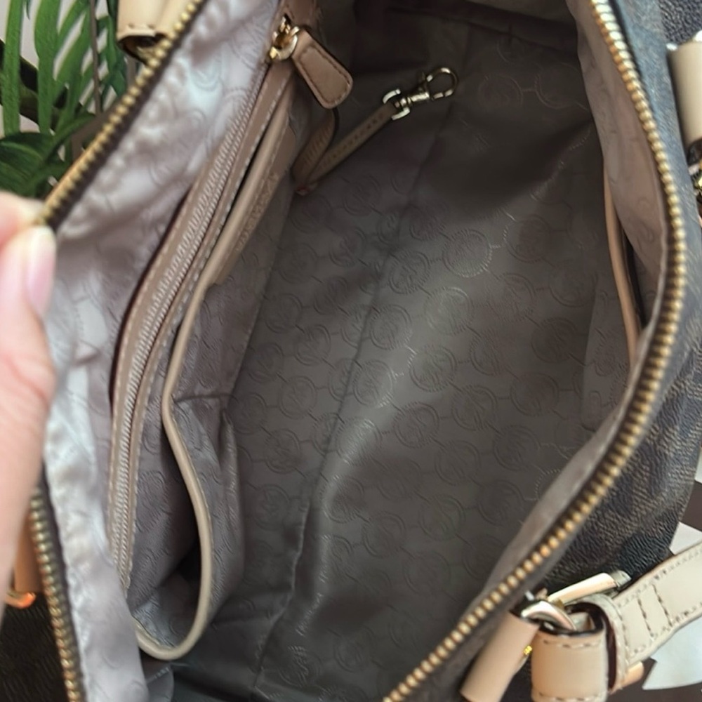 MICHAEL KORS LARGE MONOGRAM SPEEDY AND WALLET - Picture 2 of 10